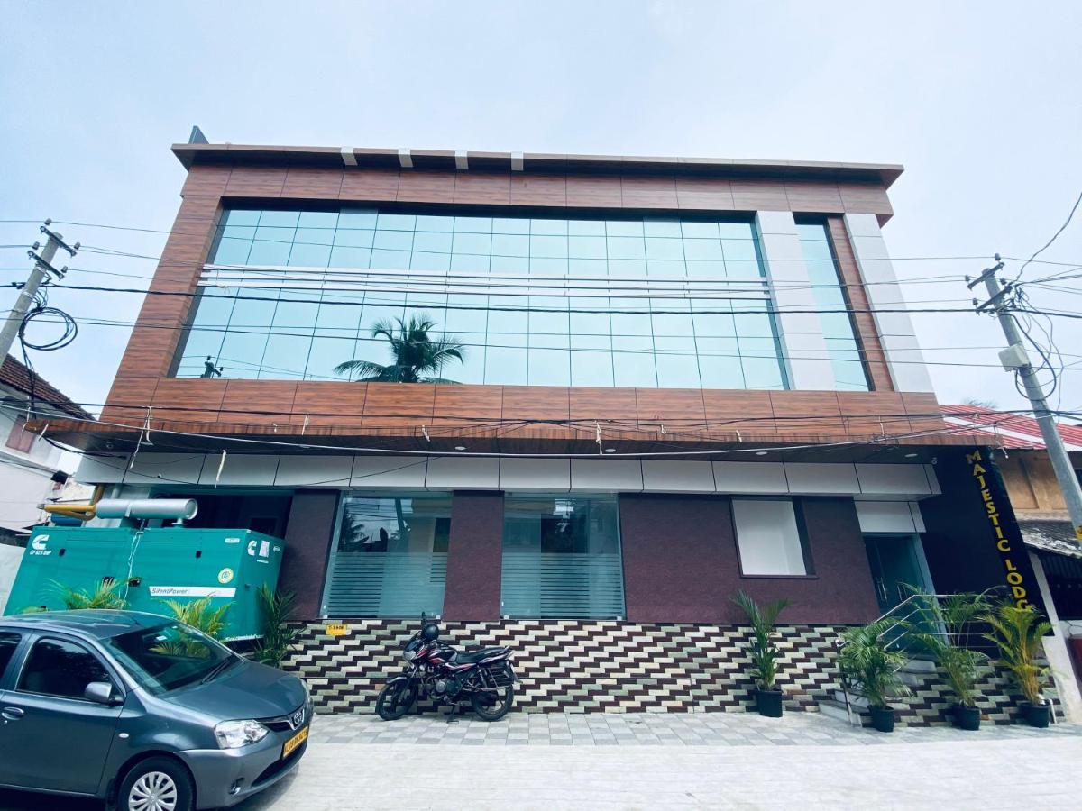 Majestic Inn Thiruvananthapuram ภายนอก รูปภาพ