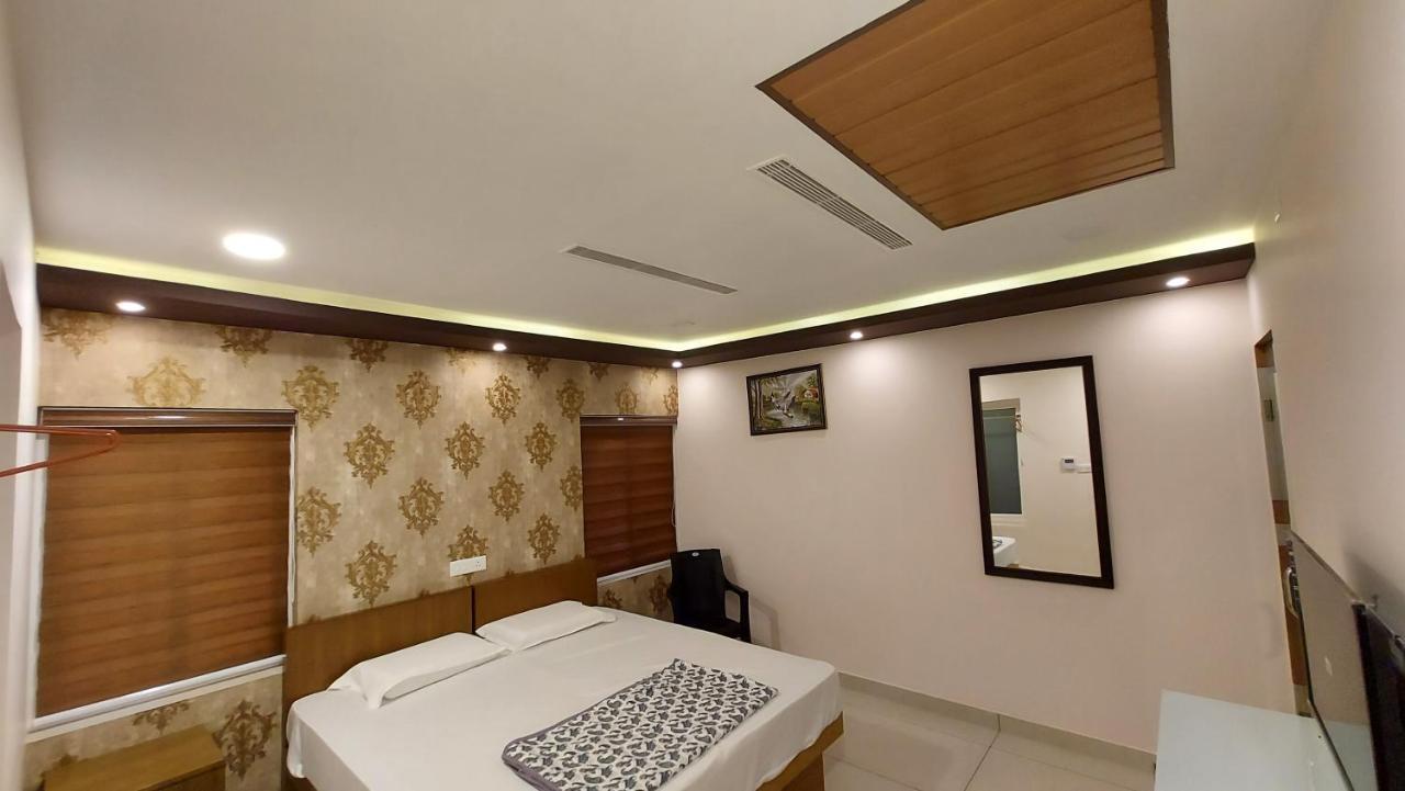 Majestic Inn Thiruvananthapuram ภายนอก รูปภาพ